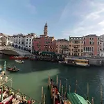Domus Rialto Balcony View On The Grand Canal
