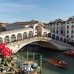 Apartment Domus Rialto Balcony View On The Grand Canal