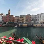 Apartment Domus Rialto Balcony View On The Grand Canal Venice