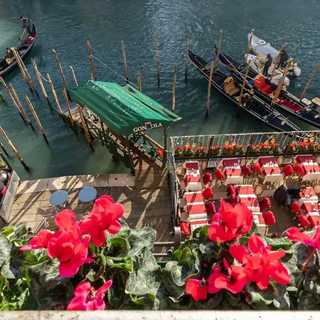 Apartment Domus Rialto Balcony View On The Grand Canal *
