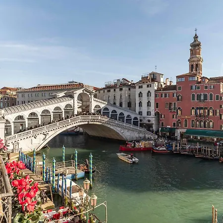 Domus Rialto Balcony View On The Grand Canal Apartament *