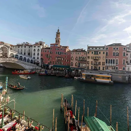 Domus Rialto Balcony View On The Grand Canal