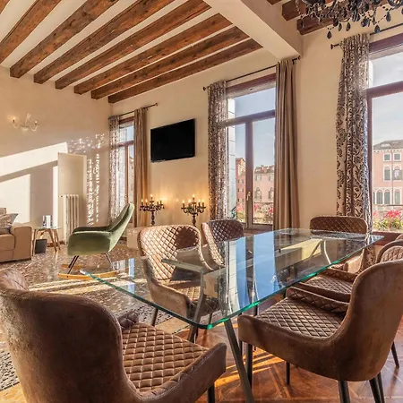 Domus Rialto Balcony View On The Grand Canal